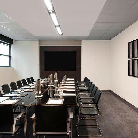 Sheraton Melbourne Hotel Kültér fotó A meeting room