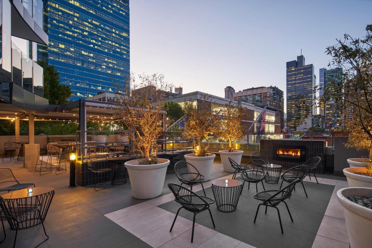Sheraton Melbourne Hotel Kültér fotó The rooftop bar at the Crown Hotel