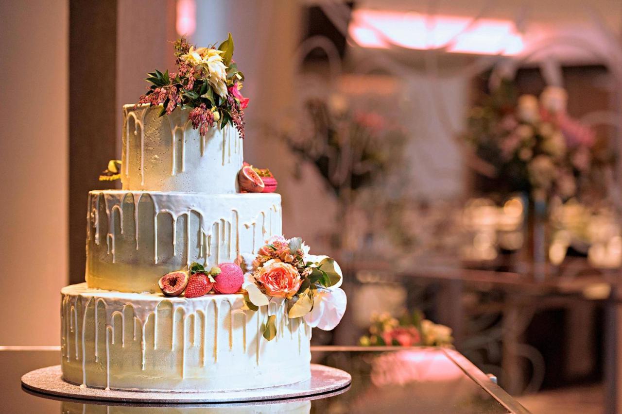 Sheraton Melbourne Hotel Kültér fotó A wedding cake