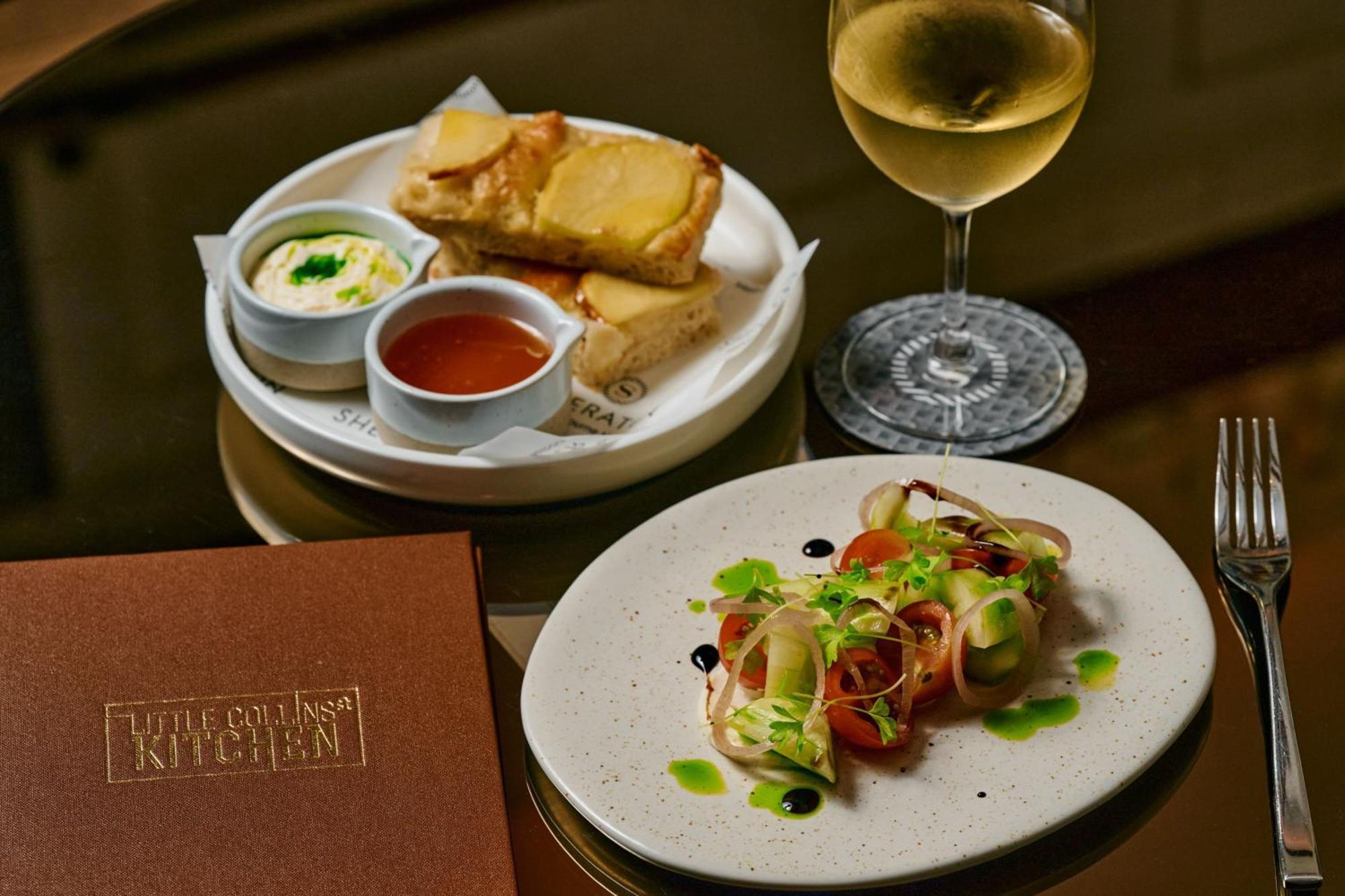 Sheraton Melbourne Hotel Kültér fotó A meal at Elements