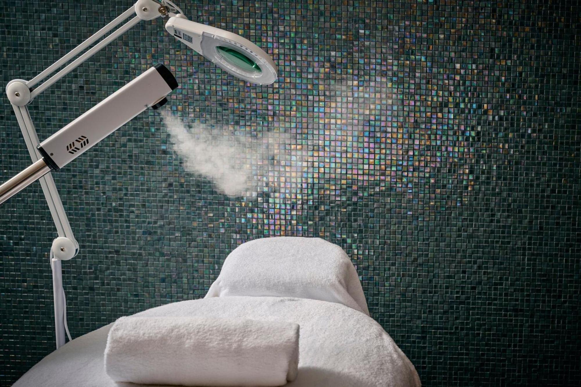 Sheraton Melbourne Hotel Kültér fotó A steam room