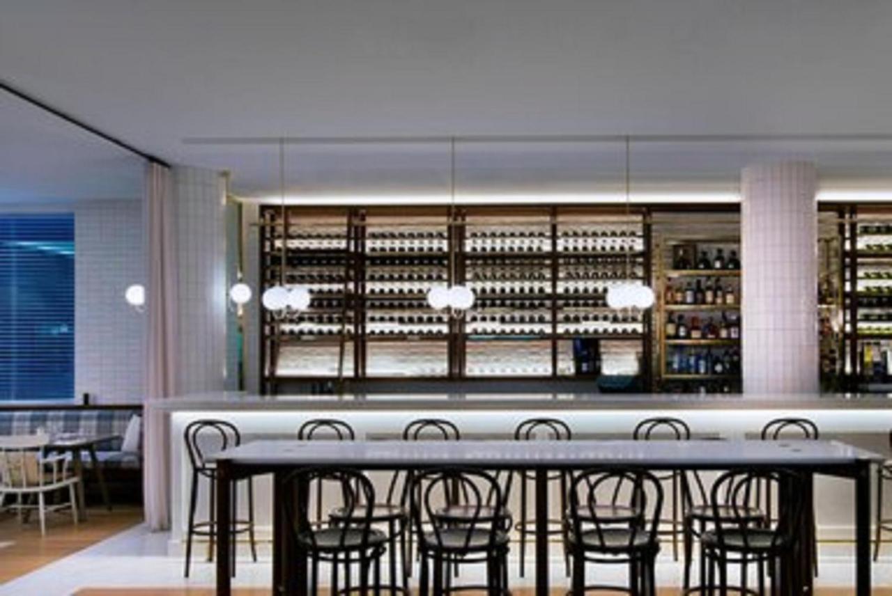 Sheraton Melbourne Hotel Kültér fotó The bar at the restaurant